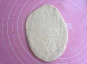 松弛后擀成椭圆形