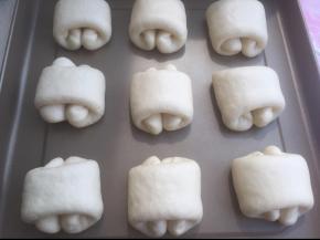 烤箱里放碗热水，发酵到1.5--2倍