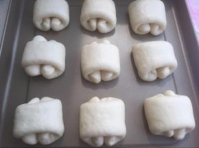 烤箱里放碗热水，发酵到1.5--2倍