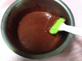 翻拌至无面粉颗粒备用