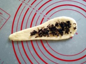 撒入适量梅干菜