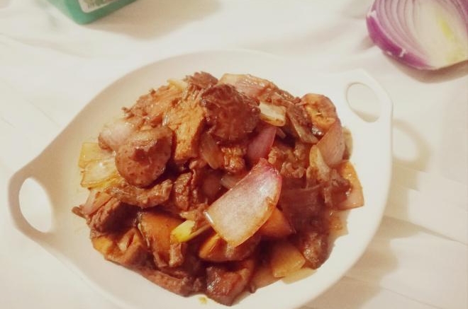 洋葱花菇炒牛肉