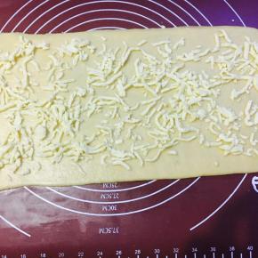 平铺上马苏里芝士！(多少依个人口味适当放至)