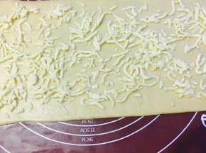 平铺上马苏里芝士！(多少依个人口味适当放至)