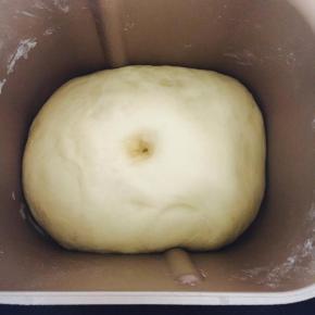 发酵至1.5-2倍大，戳洞不回缩即成功发酵。