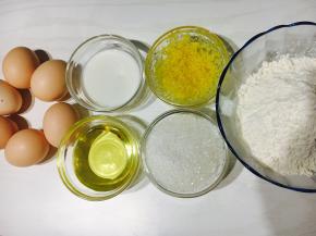 准备好损友食材，提前把柠檬皮屑+5g白糖加3g朗姆酒腌制。