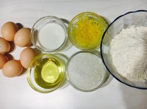 准备好损友食材，提前把柠檬皮屑+5g白糖加3g朗姆酒腌制。