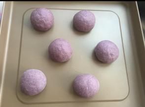 一次收口朝下放入烤盘