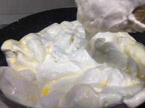 小火，搅拌至拉丝状态