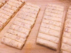 用刀切开，每个在切开