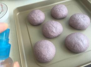 发酵到1.5-2倍。入烤箱前往面团喷点水