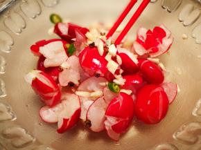 拌匀 腌制一个小时即可食用