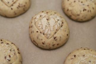 找把锋利的刀片割包