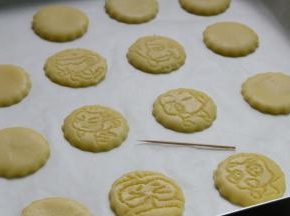 用牙签扎出嘻哈猴