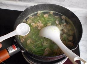 再加入少许盐调味。