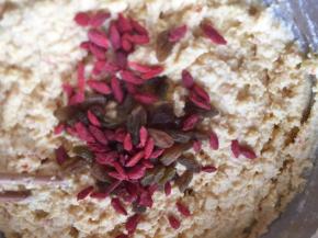 加入葡萄干，枸杞。