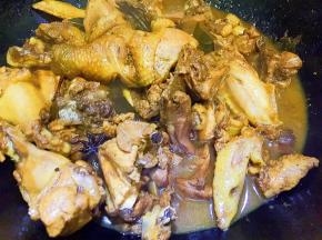 肉熟后收浓汤汁即可