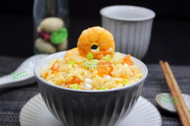 咸蛋黄虾仁炒饭
