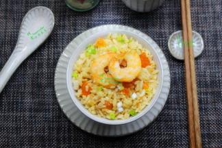 咸蛋黄虾仁炒饭，让米饭在锅中跳个舞吧，咸鲜美味的炒饭