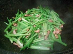 加芹菜翻炒