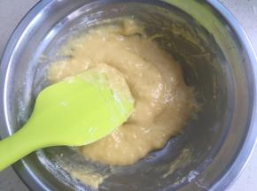 筛入低粉翻拌均匀（B）