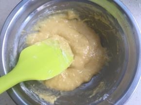 筛入低粉翻拌均匀（B）