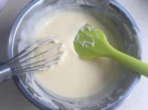 然后把食材A和B放一起拌匀