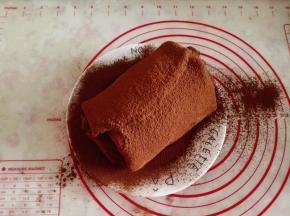 13.	最后在上面撒上适量的可可粉，