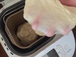 面团材料揉出薄膜，发酵到2-3倍