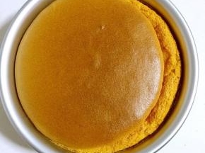 出炉后，轻轻震几下，震出蛋糕里面的热气！



