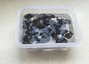 黑木耳用水泡发4小时以上