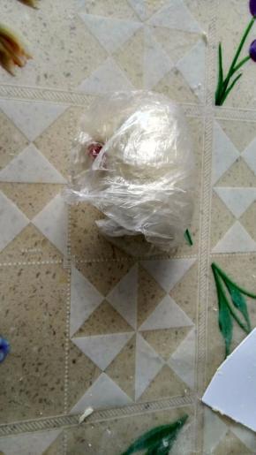 揉到光滑，盖上保鲜膜，醒面10分钟。