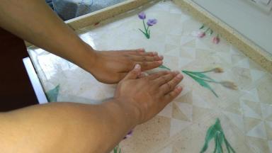 直到两只手都能放上去的地步。