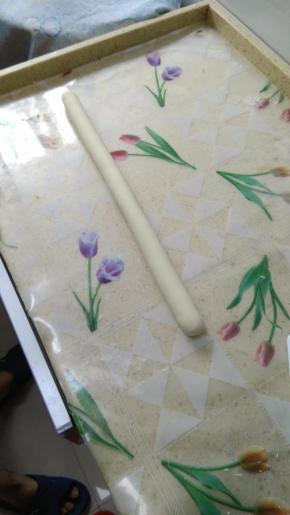 搓成粗细一样的原条就好。这个我们称为搓条。