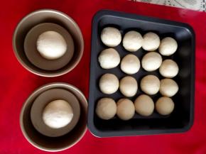 5.	滚圆，放入模具，