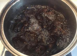 放锅里煮开5分钟