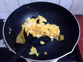 炒熟后盛出备用