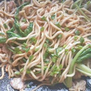 翻炒均匀后，出锅前撒上葱花即可