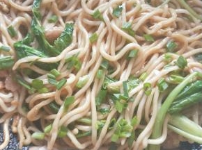 翻炒均匀后，出锅前撒上葱花即可