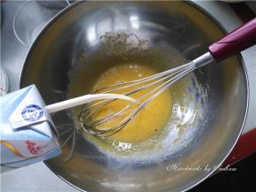 加入牛奶搅拌均匀