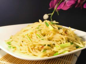 麻，辣，酸，脆是它的特点。美美哒配上一碗白饭。爽口……