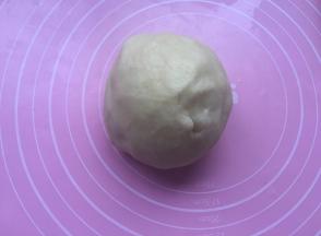 然后和粉类揉成面团