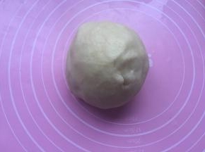 然后和粉类揉成面团