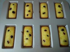 烤至边缘焦黄就可以出炉啦，脱模晾凉