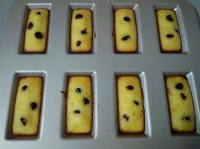 烤至边缘焦黄就可以出炉啦，脱模晾凉