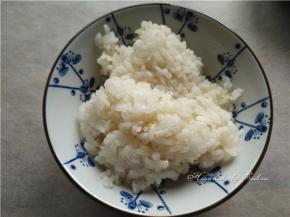 蒸好的糯米备用