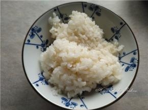 蒸好的糯米备用