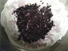 放在蒸锅内大火蒸30分钟