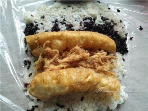 放上肉松油条萝卜条