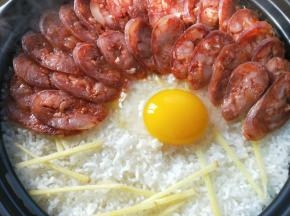 再打入一个鸡蛋。
